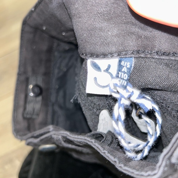 ⭐️NWOT 3 Pommes Black Denim Jean distressed Splattered Shorts with Pink Patch - Picture 7 of 7